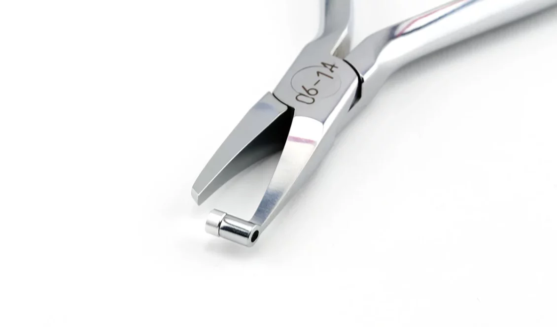 Posterior Band Removing Plier with a long neck and aluminum fitted inserts